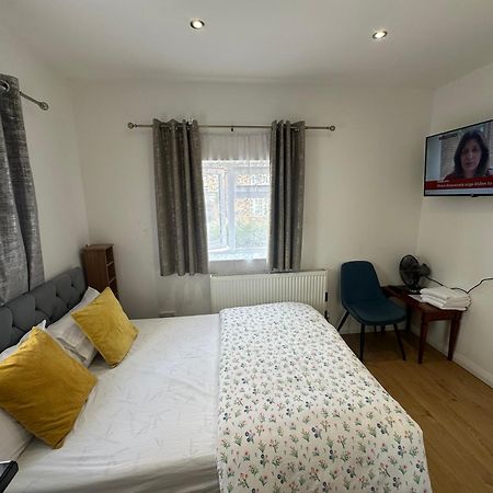 Luxury Ensuite 2Nd Studio Flat With Great Views In Keedonwood Road With Fully Own Bathroom Newly Added And Private Kitchenette Bromley Eksteriør bilde