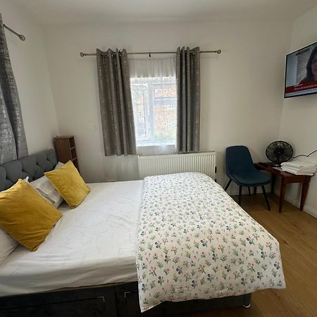 Luxury Ensuite 2Nd Studio Flat With Great Views In Keedonwood Road With Fully Own Bathroom Newly Added And Private Kitchenette Bromley Eksteriør bilde