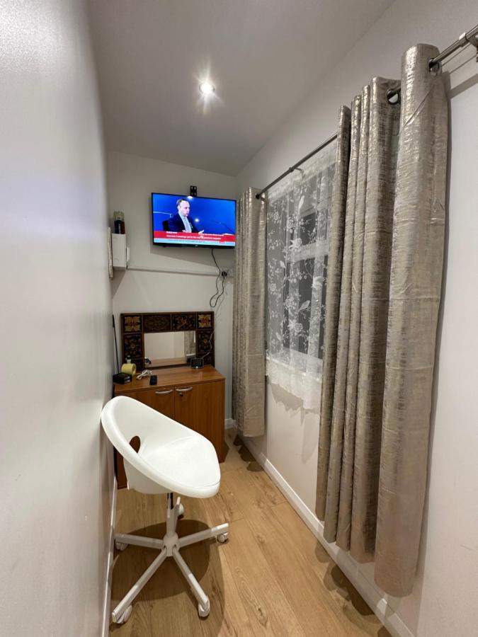 Luxury Ensuite 2Nd Studio Flat With Great Views In Keedonwood Road With Fully Own Bathroom Newly Added And Private Kitchenette Bromley Eksteriør bilde