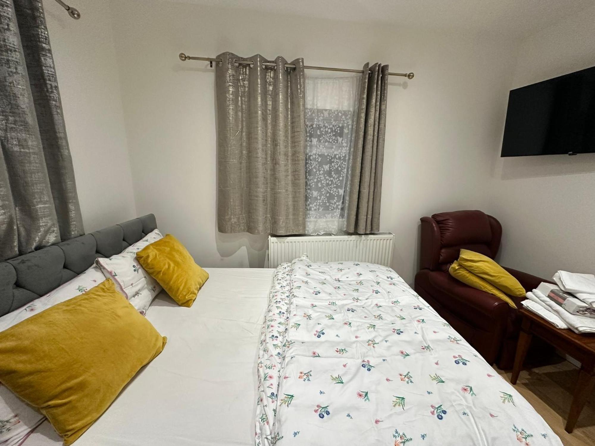 Luxury Ensuite 2Nd Studio Flat With Great Views In Keedonwood Road With Fully Own Bathroom Newly Added And Private Kitchenette Bromley Eksteriør bilde