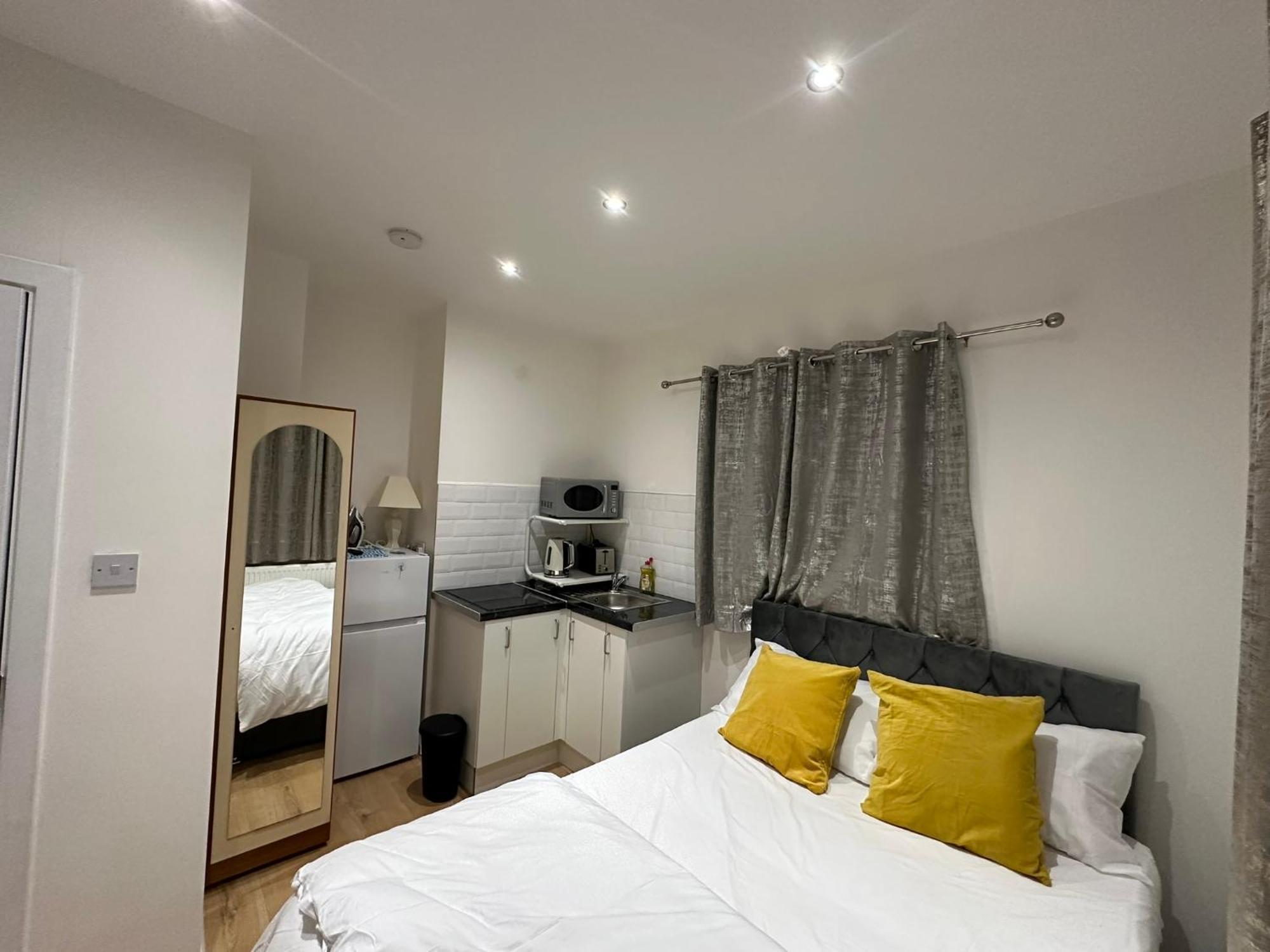 Luxury Ensuite 2Nd Studio Flat With Great Views In Keedonwood Road With Fully Own Bathroom Newly Added And Private Kitchenette Bromley Eksteriør bilde