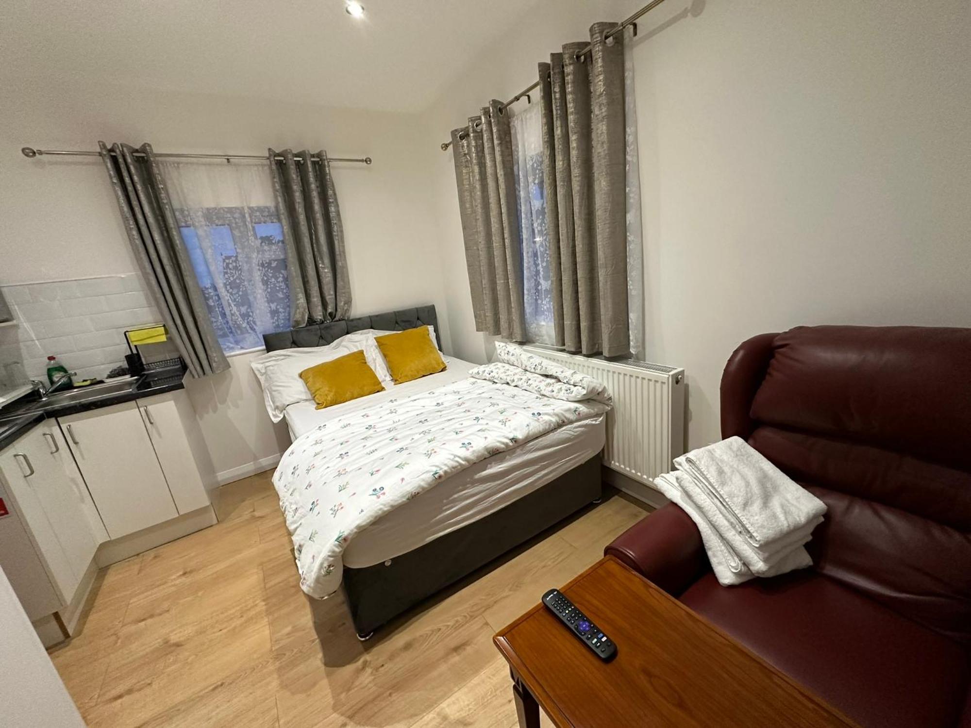 Luxury Ensuite 2Nd Studio Flat With Great Views In Keedonwood Road With Fully Own Bathroom Newly Added And Private Kitchenette Bromley Eksteriør bilde