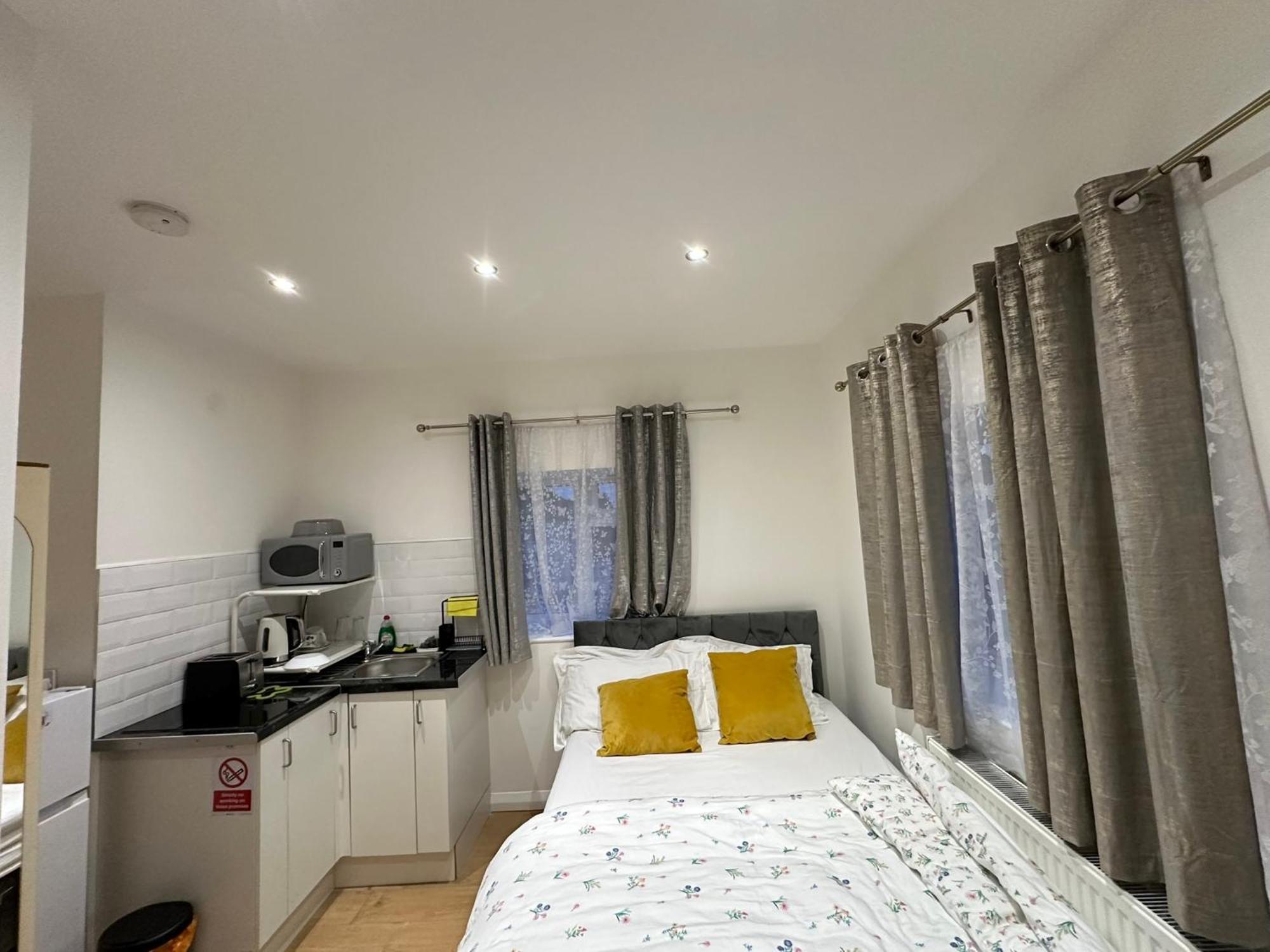 Luxury Ensuite 2Nd Studio Flat With Great Views In Keedonwood Road With Fully Own Bathroom Newly Added And Private Kitchenette Bromley Eksteriør bilde