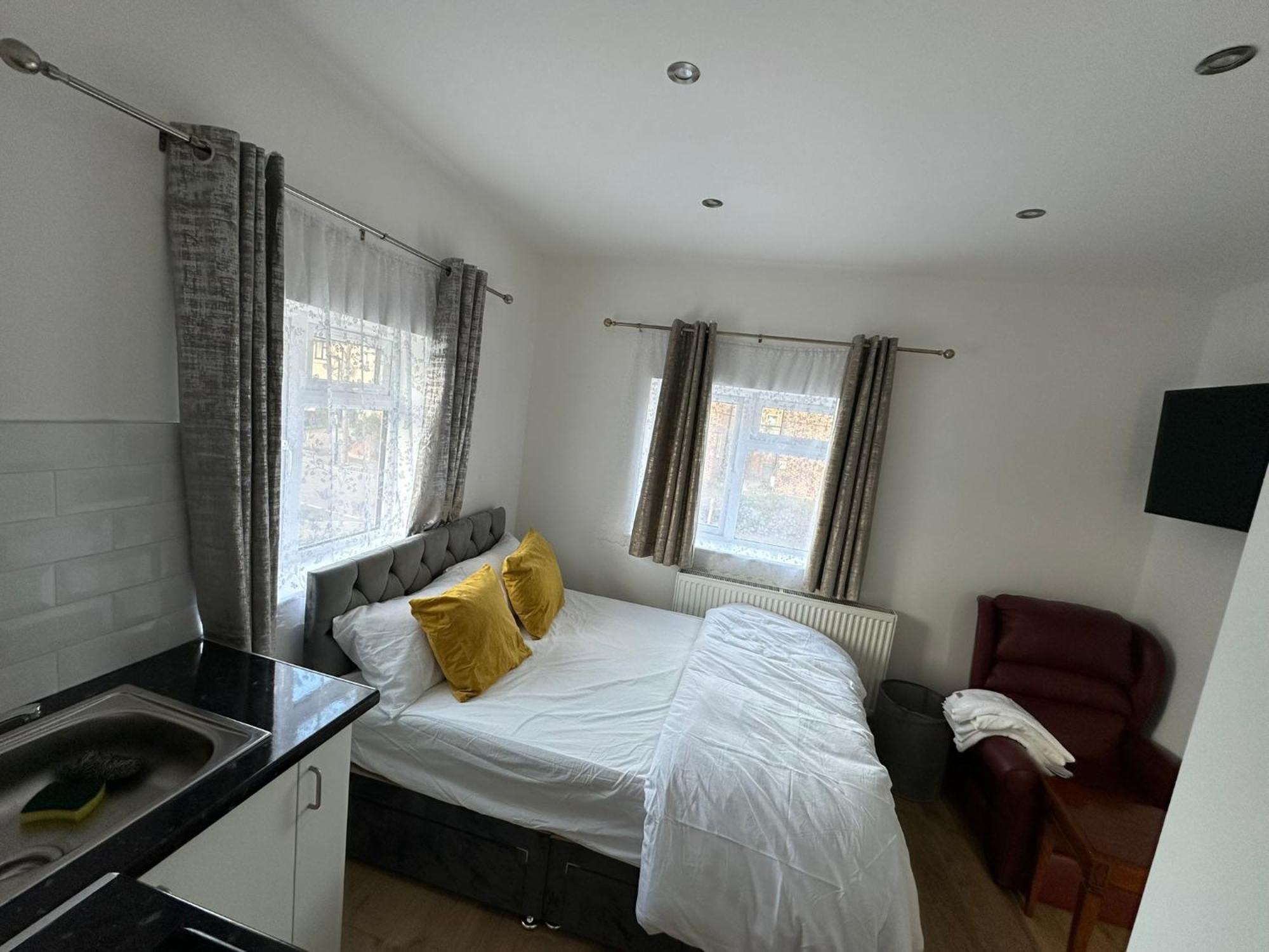 Luxury Ensuite 2Nd Studio Flat With Great Views In Keedonwood Road With Fully Own Bathroom Newly Added And Private Kitchenette Bromley Eksteriør bilde