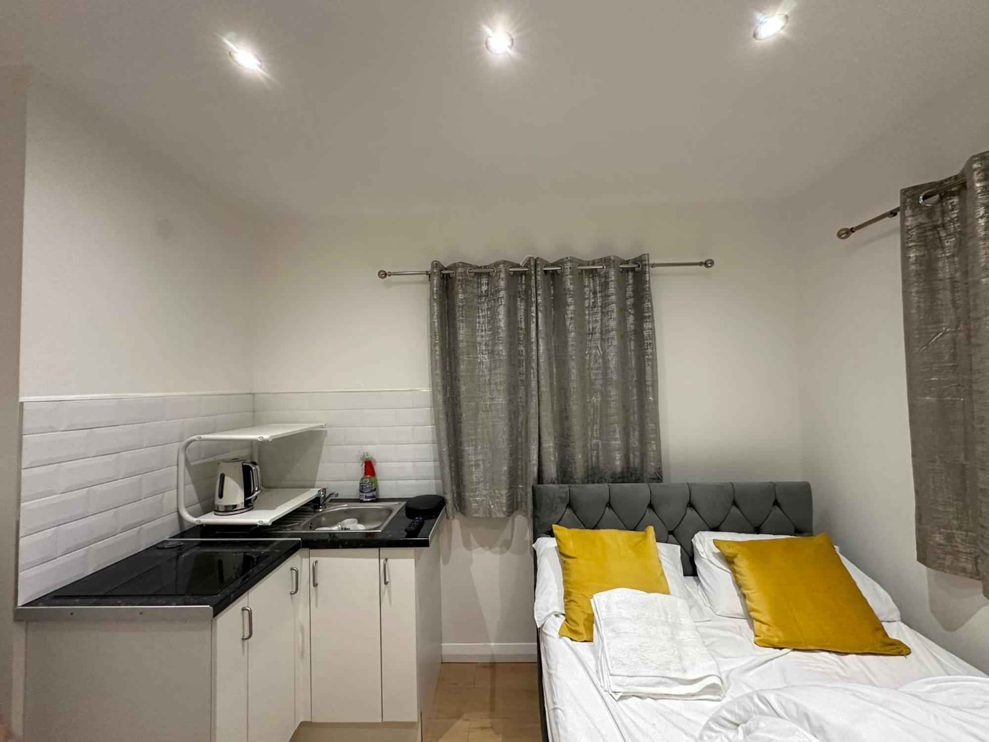 Luxury Ensuite 2Nd Studio Flat With Great Views In Keedonwood Road With Fully Own Bathroom Newly Added And Private Kitchenette Bromley Eksteriør bilde