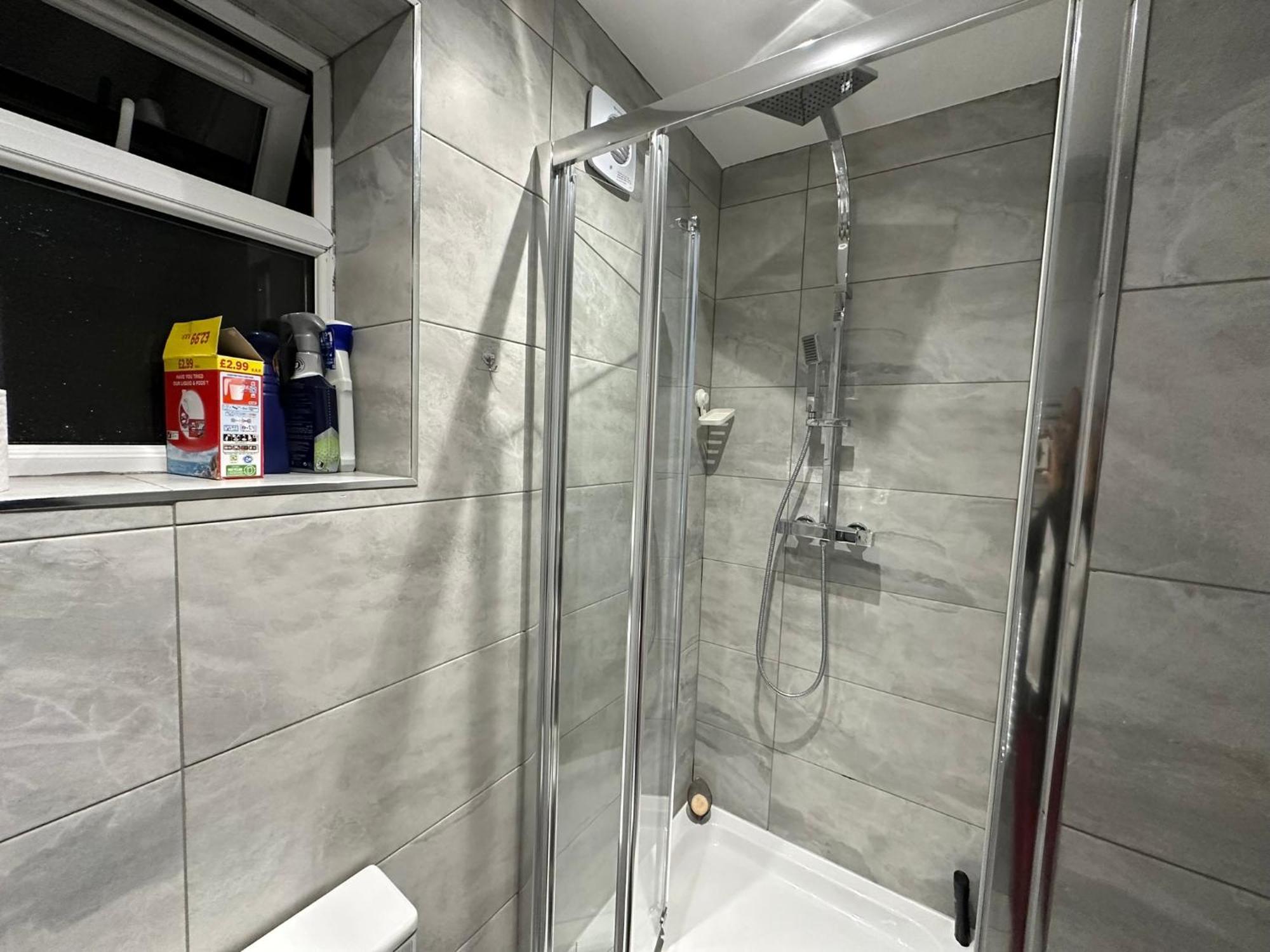 Luxury Ensuite 2Nd Studio Flat With Great Views In Keedonwood Road With Fully Own Bathroom Newly Added And Private Kitchenette Bromley Eksteriør bilde
