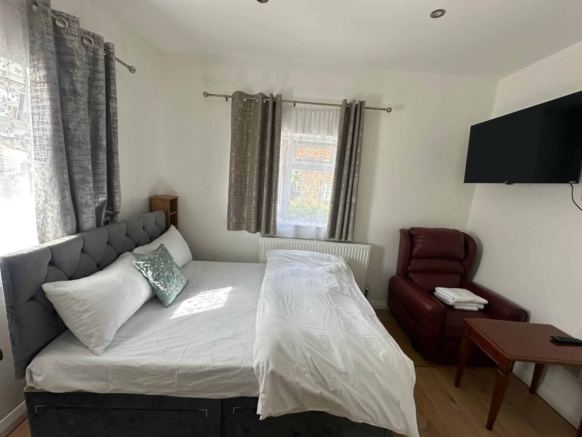 Luxury Ensuite 2Nd Studio Flat With Great Views In Keedonwood Road With Fully Own Bathroom Newly Added And Private Kitchenette Bromley Eksteriør bilde