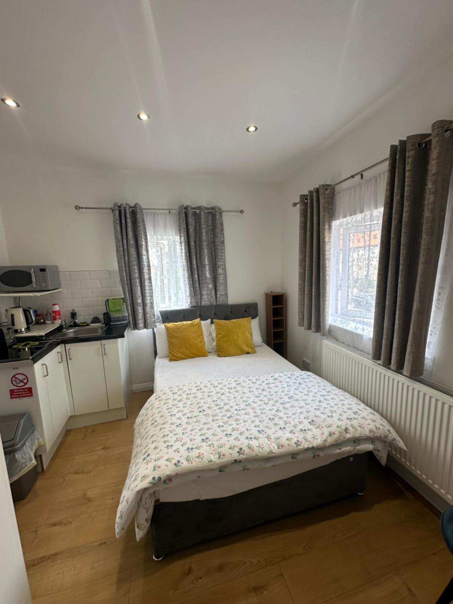 Luxury Ensuite 2Nd Studio Flat With Great Views In Keedonwood Road With Fully Own Bathroom Newly Added And Private Kitchenette Bromley Eksteriør bilde