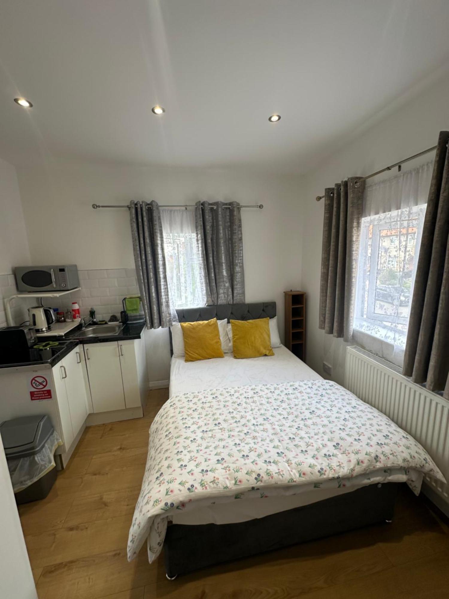 Luxury Ensuite 2Nd Studio Flat With Great Views In Keedonwood Road With Fully Own Bathroom Newly Added And Private Kitchenette Bromley Eksteriør bilde