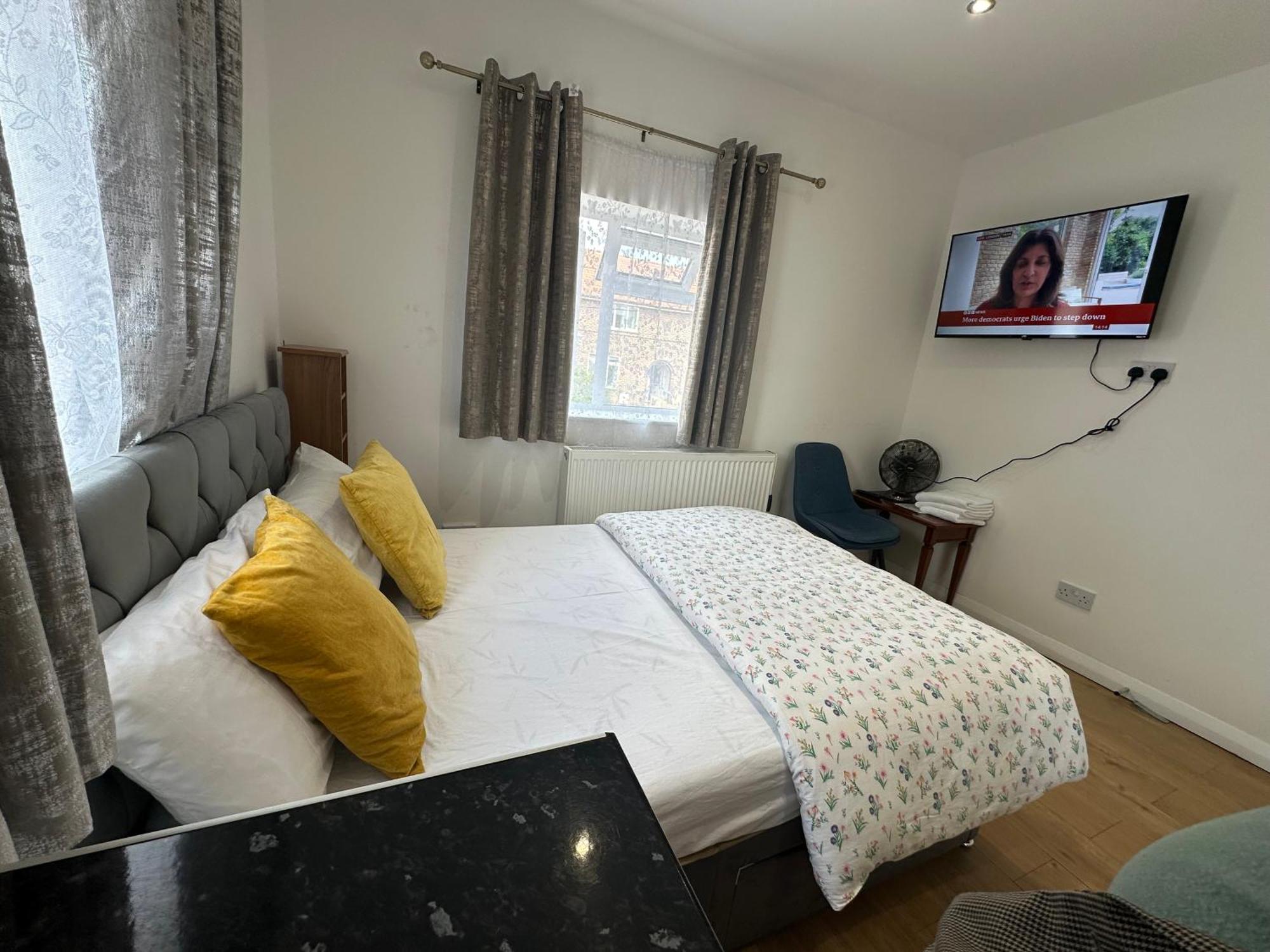 Luxury Ensuite 2Nd Studio Flat With Great Views In Keedonwood Road With Fully Own Bathroom Newly Added And Private Kitchenette Bromley Eksteriør bilde