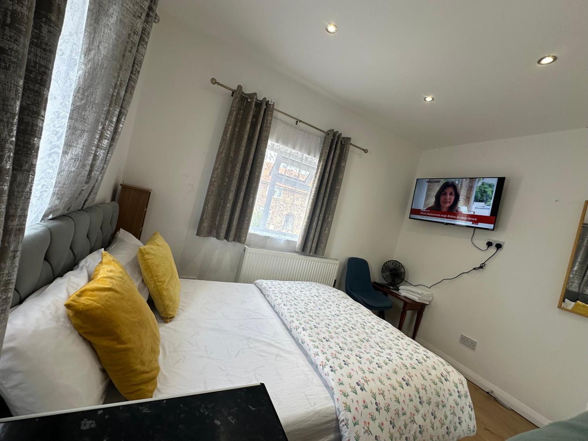 Luxury Ensuite 2Nd Studio Flat With Great Views In Keedonwood Road With Fully Own Bathroom Newly Added And Private Kitchenette Bromley Eksteriør bilde